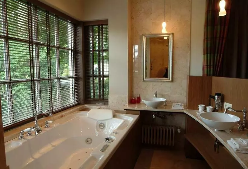 Comfort-huone, Charmehotel Manoir Ogygia