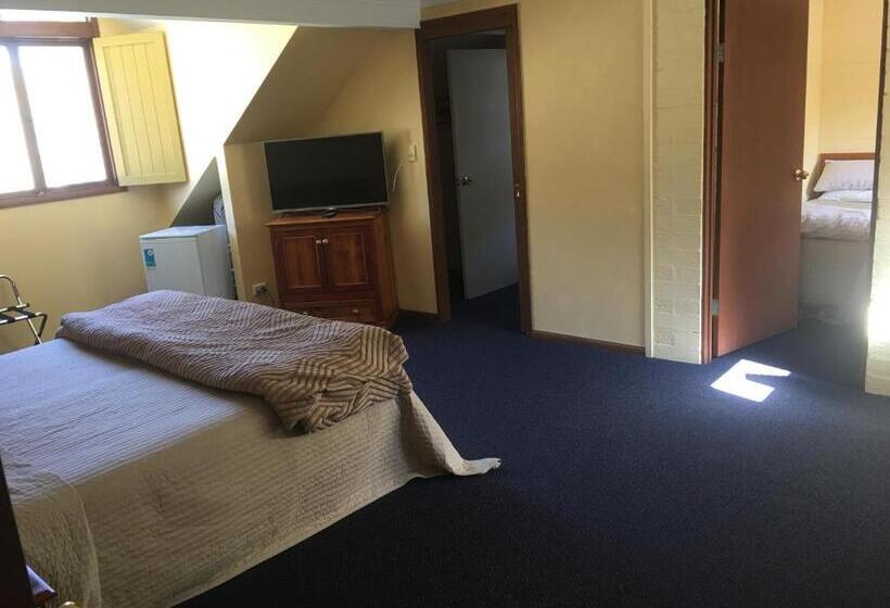 סוויטה משפחתית, Girraween Country Inn