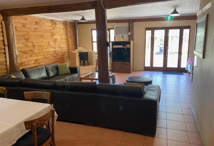 בקתת חדר, Girraween Country Inn