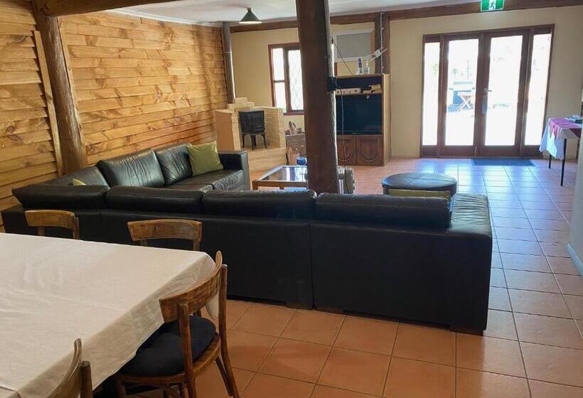 בקתת חדר, Girraween Country Inn