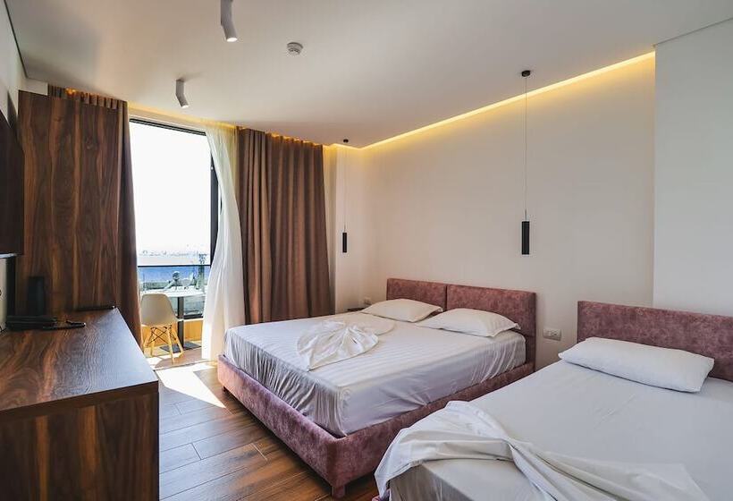 Triple Room Sea View, Havana