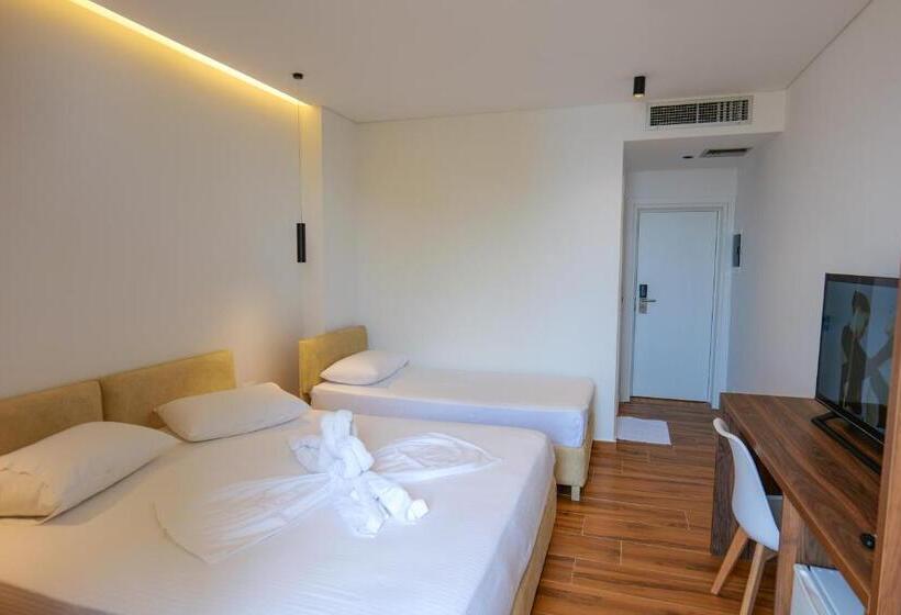 Triple Room Sea View, Havana