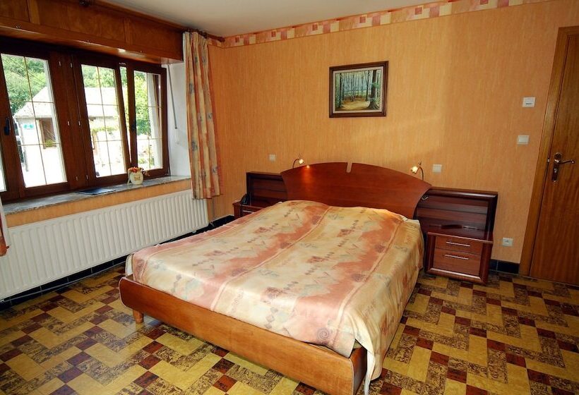 Номер Стандарт, Hôtel/restaurant à La Ferme