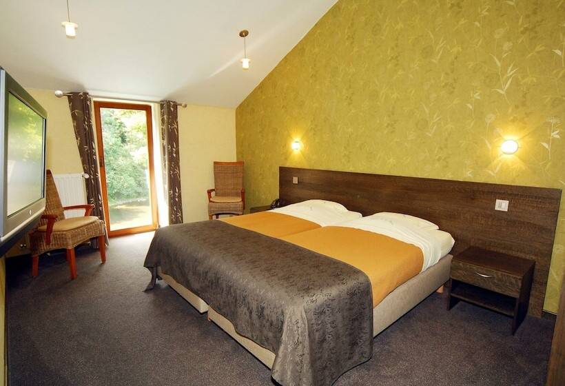 جناح مزود بجاكوزى, Hôtel/restaurant à La Ferme