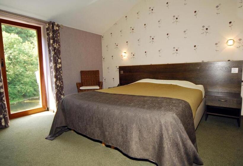 Номер Стандарт, Hôtel/restaurant à La Ferme