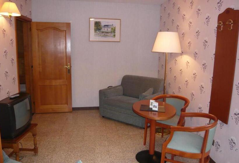 غرفة قياسية ثلاثية, Hôtel/restaurant à La Ferme