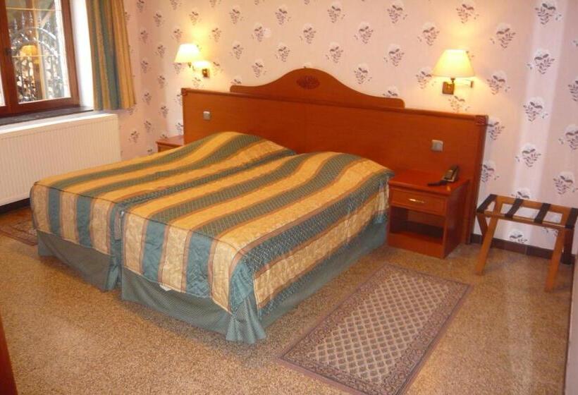 Номер Стандарт Трехместный, Hôtel/restaurant à La Ferme