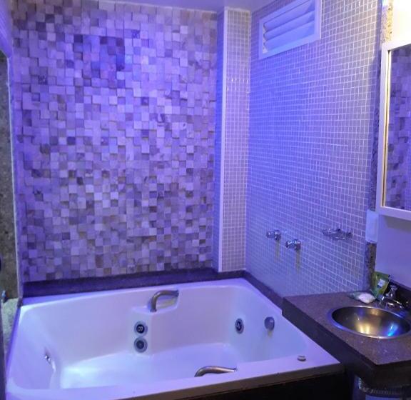 اتاق لوکس با وان آب گرم, La Costa   Adults Only