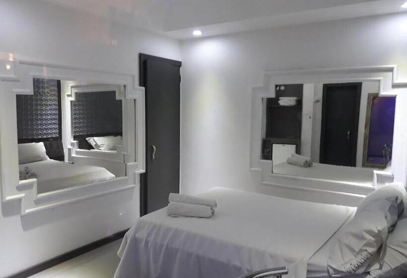 اتاق لوکس با وان آب گرم, La Costa   Adults Only