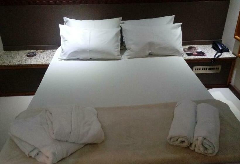 اتاق لوکس با وان آب گرم, La Costa   Adults Only