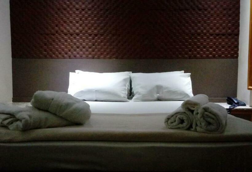 اتاق لوکس با وان آب گرم, La Costa   Adults Only