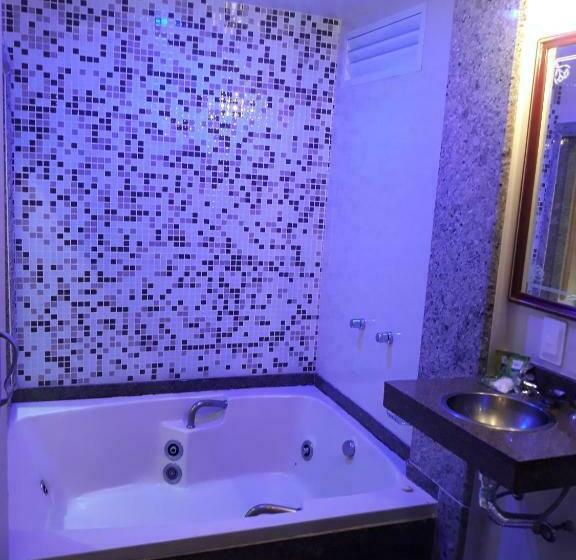 اتاق لوکس با وان آب گرم, La Costa   Adults Only