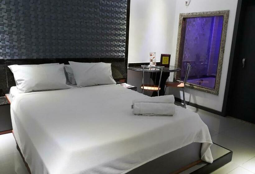 اتاق لوکس با وان آب گرم, La Costa   Adults Only