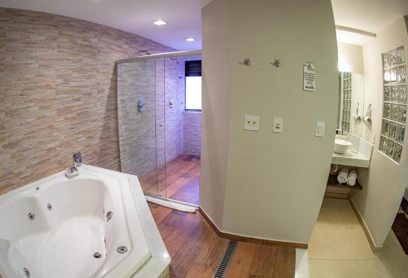 Люкс, Mondrian Suite