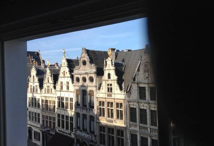 سوییت جونیور, T Stadhuys Grote Markt