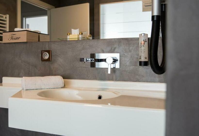 Номер Стандарт, Le Merceny Motel