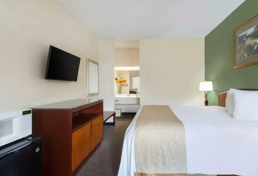 キングサイズベッドのスタンダードルーム, Quality Inn Port Wentworth Savannah North