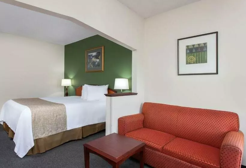 キングサイズベッドのスイートルーム, Quality Inn Port Wentworth Savannah North