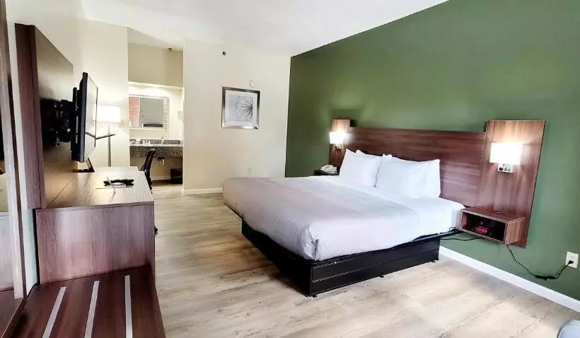 キングサイズベッドのスタンダードルーム, Quality Inn Port Wentworth Savannah North