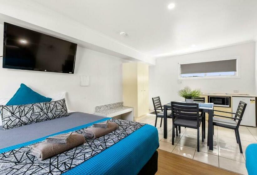 可看到停车场的标准间, Surf Beach Motel Coffs