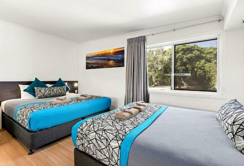 可看到停车场的标准间, Surf Beach Motel Coffs