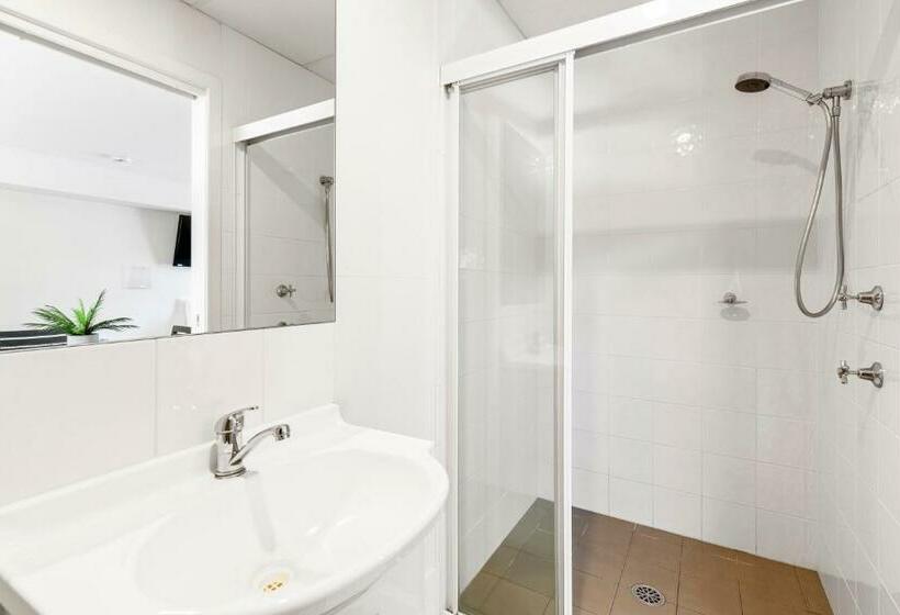 可看到停车场的标准间, Surf Beach Motel Coffs