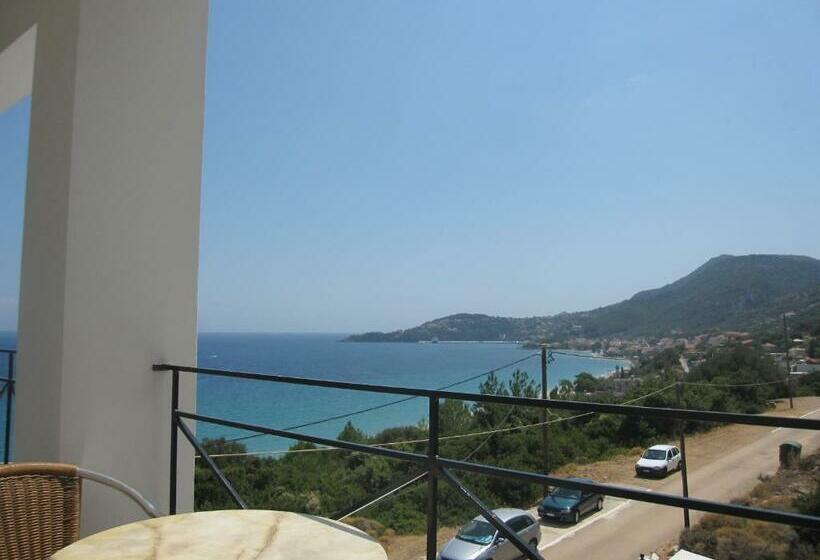 סטודיו סטנדרט עם נוף צדדי לים, Travlos Studios