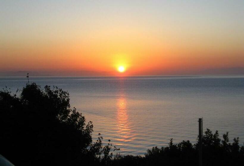 סטודיו סופריור עם נוף לים, Travlos Studios