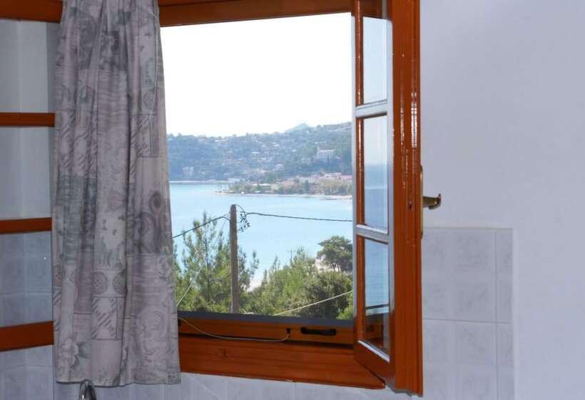 סטודיו סטנדרט עם נוף צדדי לים, Travlos Studios