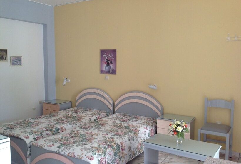 סטודיו סטנדרט עם נוף צדדי לים, Travlos Studios