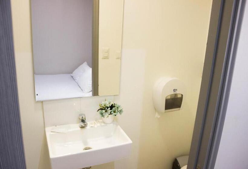 共用房间的床, Bbcasita