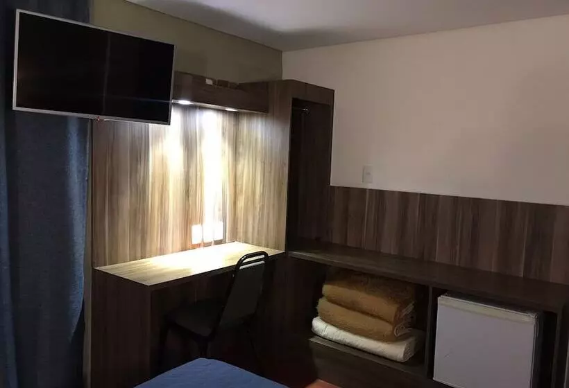 Superior Kolmen Hengen Huone, Afford Hoteis