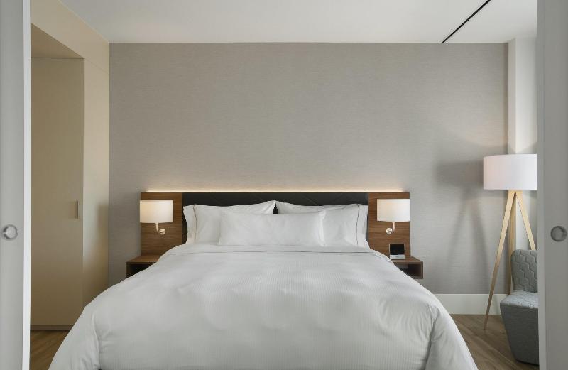 سوئیت با تخت بزرگ, Element Amsterdam