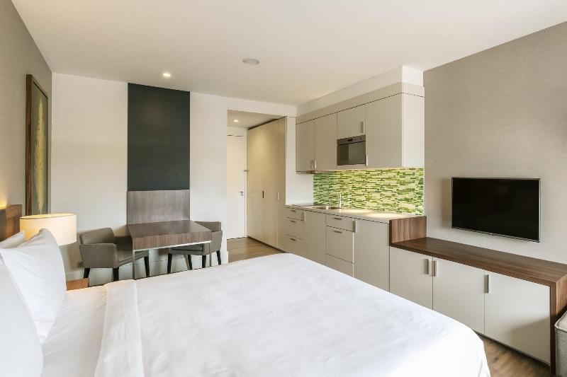 استودیوی سوپریور, Element Amsterdam