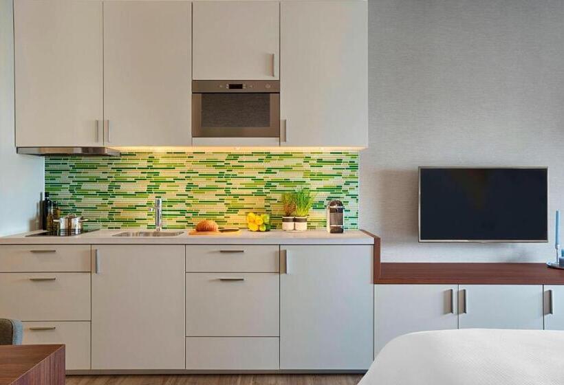 استودیوی سوپریور, Element Amsterdam