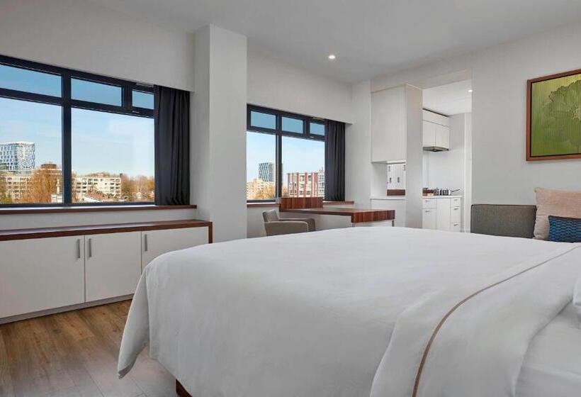 استودیوی سوپریور, Element Amsterdam