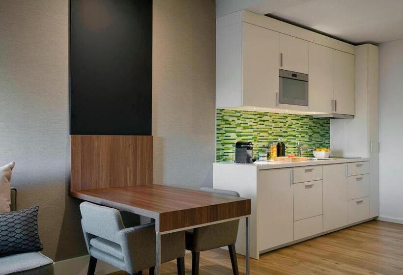 سوئیت با تخت بزرگ, Element Amsterdam