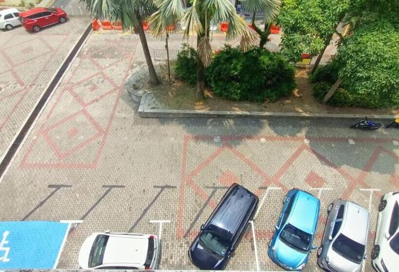 带大床的豪华间, Golden View Nilai