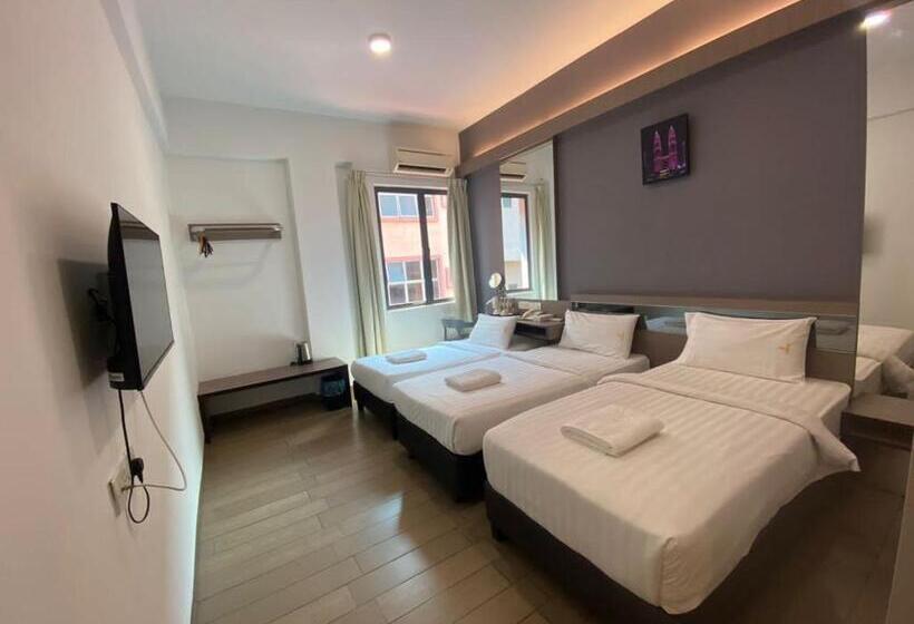 Трехместный Номер Deluxe, Golden View Nilai