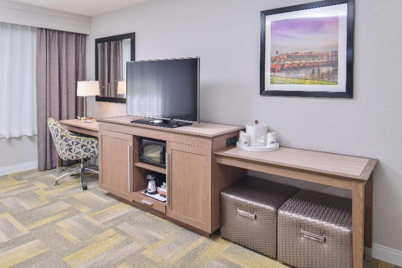 غرفة قياسية سرير كينج, Hampton Inn & Suites Altoonades Moines