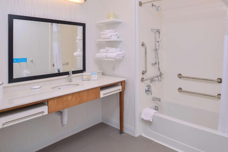 غرفة قياسية سرير كينج, Hampton Inn & Suites Altoonades Moines