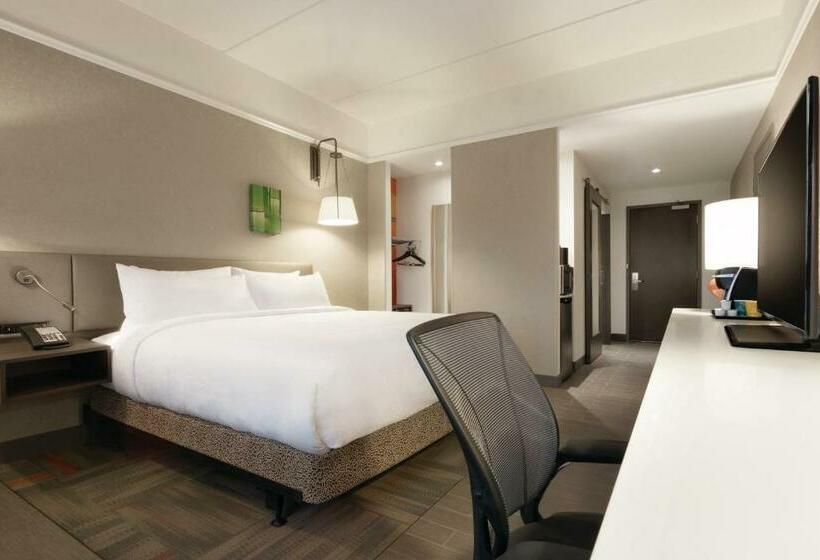 اتاق استاندارد با تخت بزرگ برای معلولان, Hilton Garden Inn Calgary Downtown