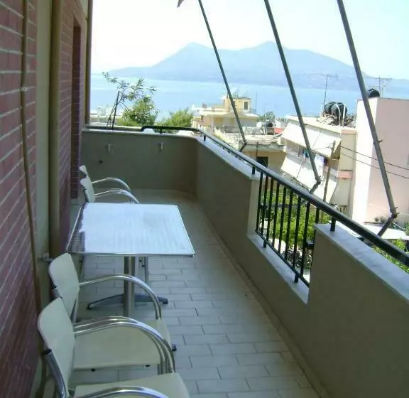 海の見える１ベッドルームアパートメント, Kallithea