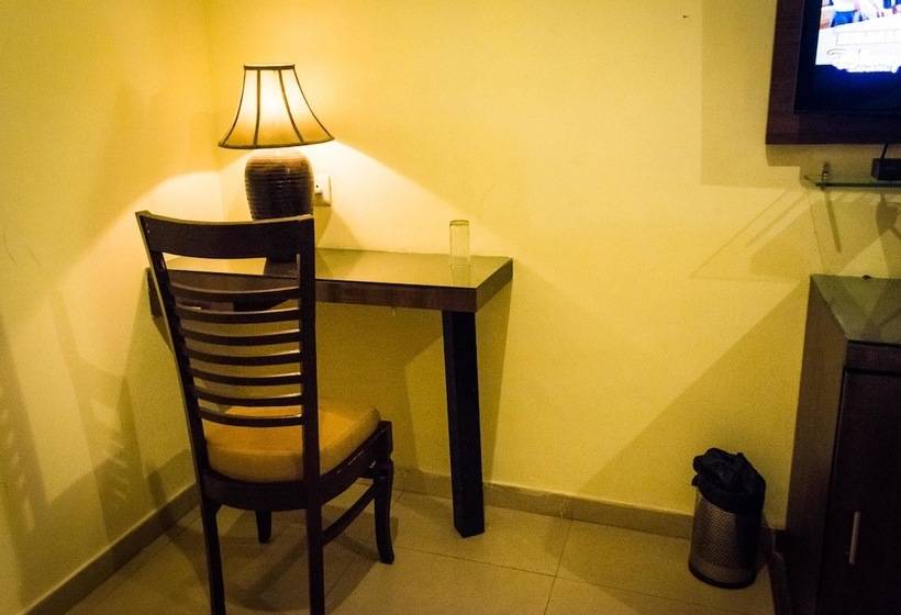 디럭스 룸, Mavens House Gurgaon Behind Google Building Nh 8