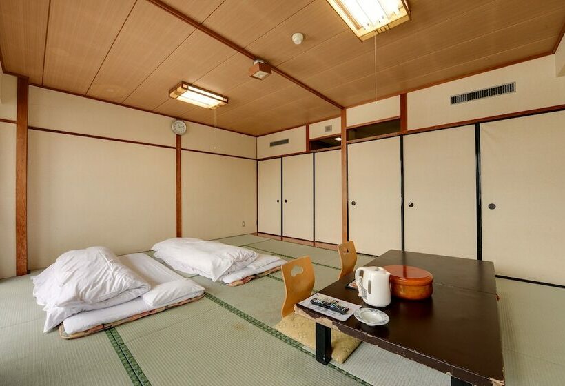 Семейный Номер, Oumiya