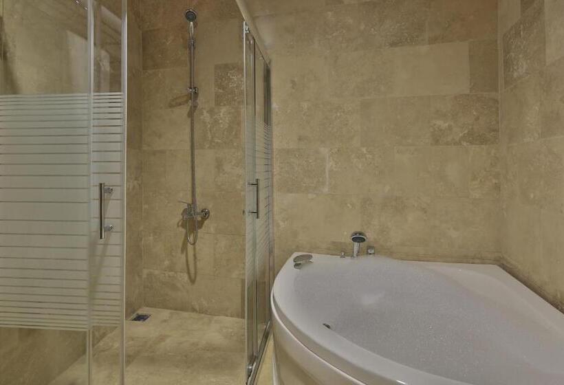 デラックススイート, Relic House