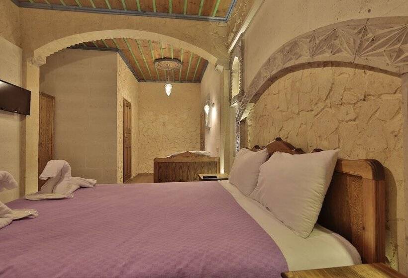 デラックストリプルルーム, Relic House