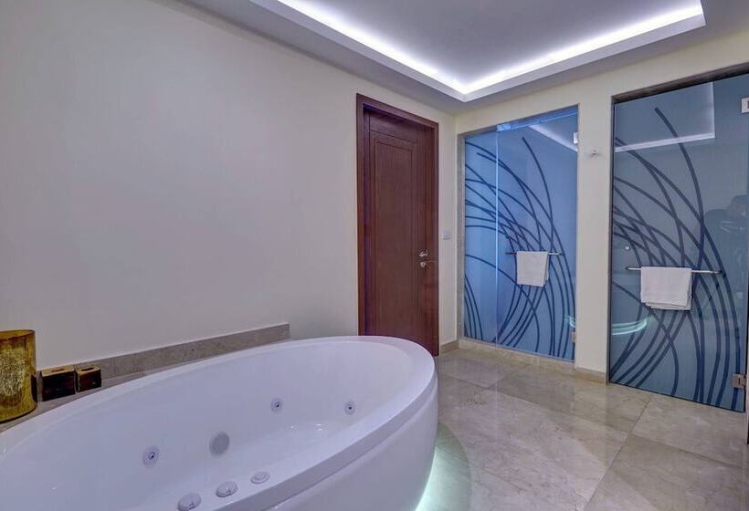 سوئیت دلوکس 3 خوابه, Royalton Blue Waters Montego Bay, An Autograph Collection All Inclusive Resort