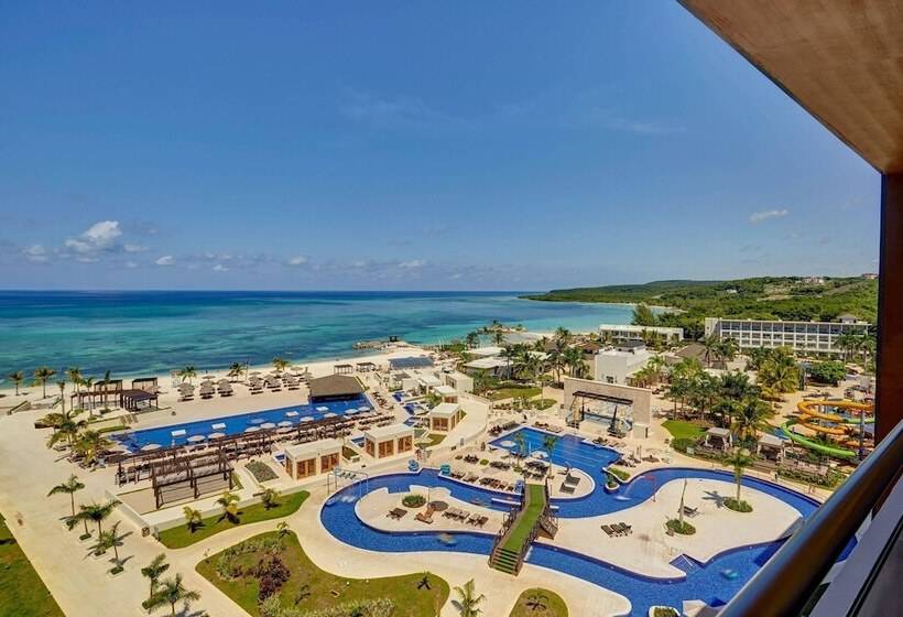 سوییت جونیور لوکس با چشم‌انداز دریا, Royalton Blue Waters Montego Bay, An Autograph Collection All Inclusive Resort
