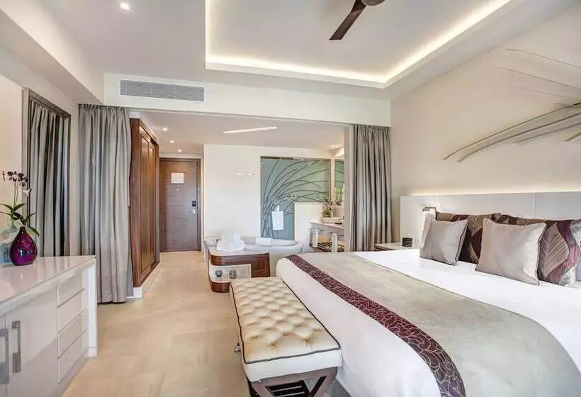 سوییت جونیور لوکس با چشمانداز دریا, Royalton Blue Waters Montego Bay, An Autograph Collection All Inclusive Resort